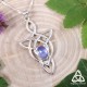 Pendentif elfique Lelyan - triangle en argent 925 aux entrelacs ajourés et et cabochon en tanzanite bleu, pour fans de Tolkien