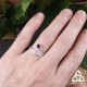 Bague Kiarnen en Améthyste violette - vue portée sur main de femme, bijou nature  en argent 925