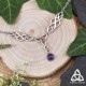 Collier elfique Odalyne, volutes argentées et Améthyste - vue de face sur fond bois, bijou pour mariage médiéval fantasy