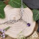 Collier médiéval fantasy Odalyne, version Améthyste violette - vue de côté, focus sur les entrelacs féeriques argentés