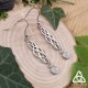 Boucles d'oreilles Odalyne version Péristérite blanche - vue de côté avec focus sur les Pierre de Lune blanches, mariage elfique