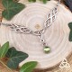 Collier elfique Odalyne, volutes argentées et Péridot vert clair - vue de face, bijou pour mariage médiéval fantasy