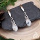 Boucles d’oreilles Lúmena en argent 925 et Péristérite, vue principale de face sur fond nature, inspiration Seigneur des Anneaux