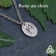 Collier artisanal Thorolf : Rune viking gravée à la main sur un ovale de bronze argenté texturé bois. Bijou médiéval féerique.