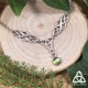 	Collier elfique Odalyne argenté et pierre Péridot, vue de côté, bijou inspiré d'Arwen du Seigneur des Anneaux, style féerique